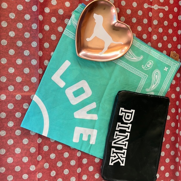 NWT PINK BUNDLE , BADANA , PINK DOG TRINKET DISH , & PINK MAKE UP BAG -ZIP UP - Picture 5 of 5